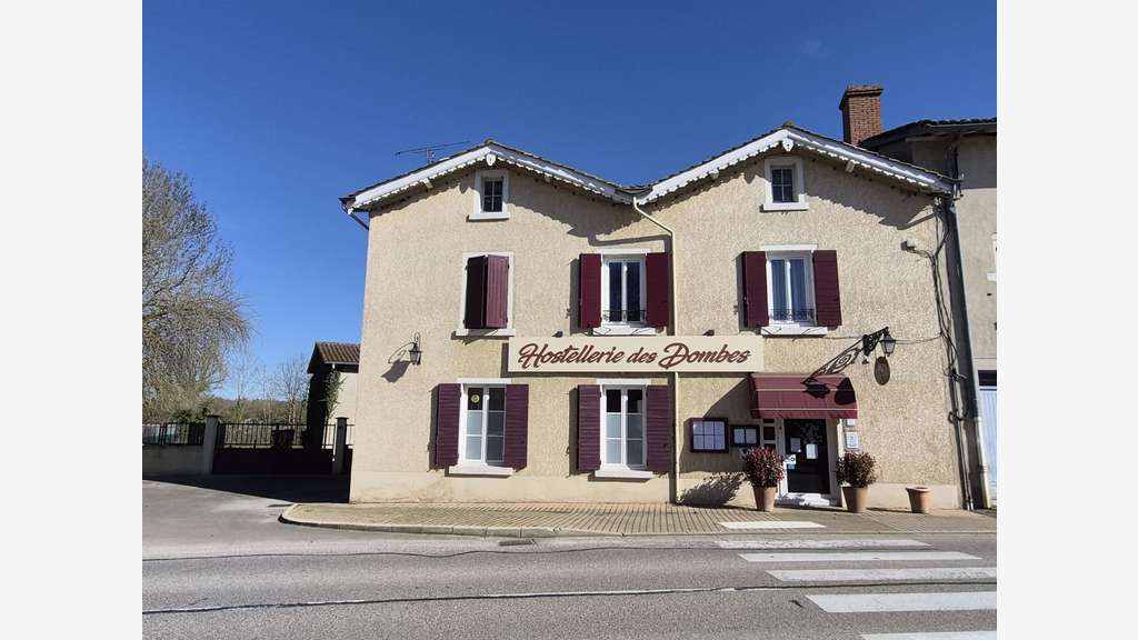AV murs commerciaux restaurant au coeur des Dombes