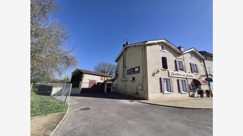 AV murs commerciaux restaurant au coeur des Dombes