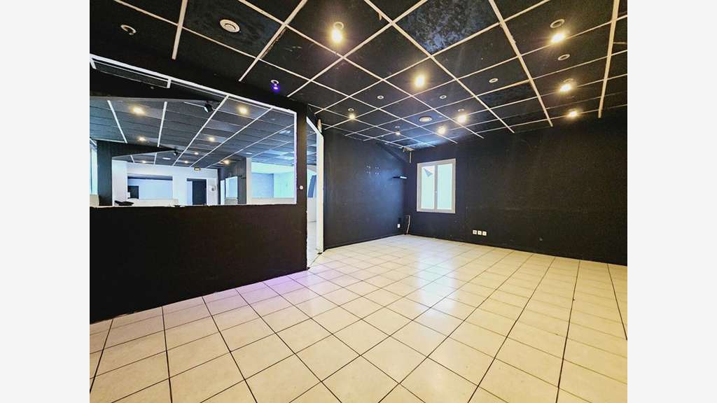 AV murs commerciaux 105m² à Bourges quartier gare