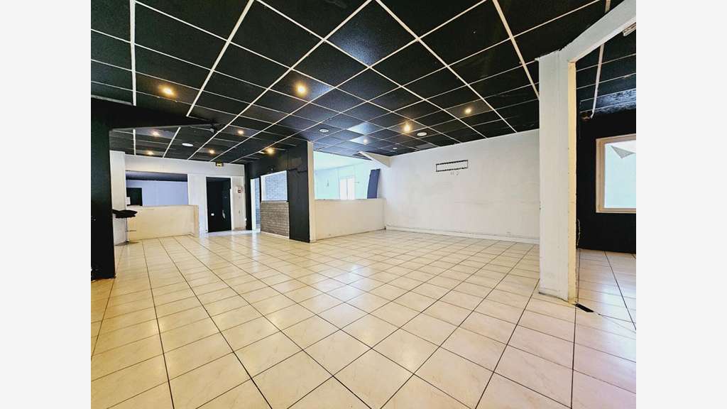 AV murs commerciaux 105m² à Bourges quartier gare