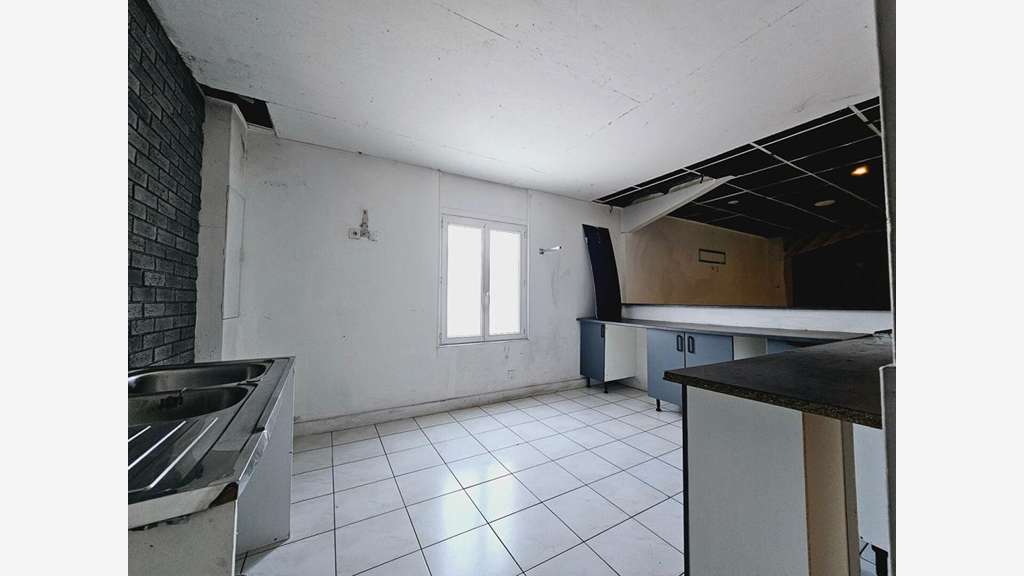 AV murs commerciaux 105m² à Bourges quartier gare