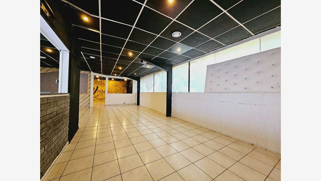 AV murs commerciaux 105m² à Bourges quartier gare