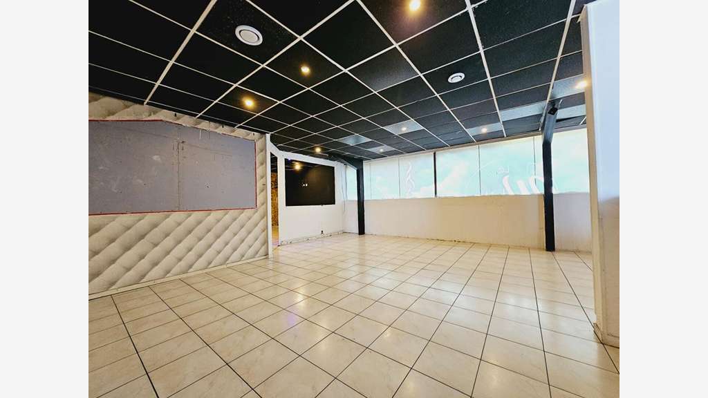 AV murs commerciaux 105m² à Bourges quartier gare