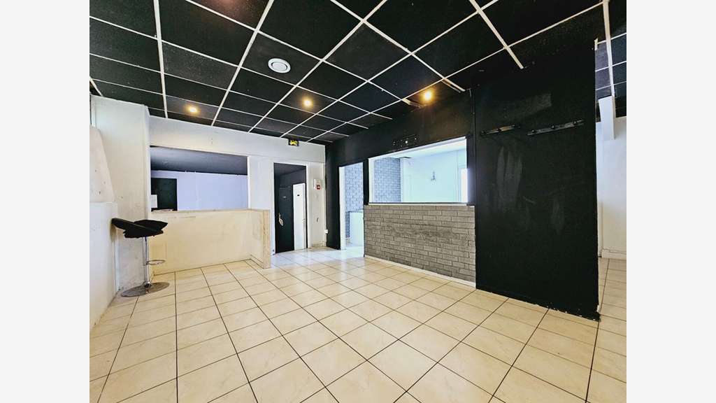 AV murs commerciaux 105m² à Bourges quartier gare