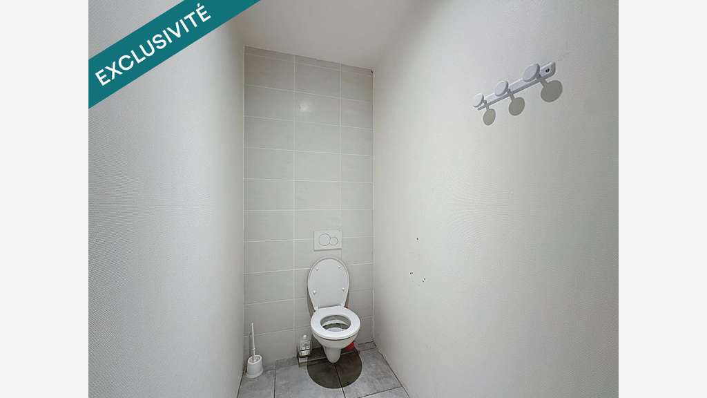 AV local commercial de 220m² à Bourgoin-Jallieu