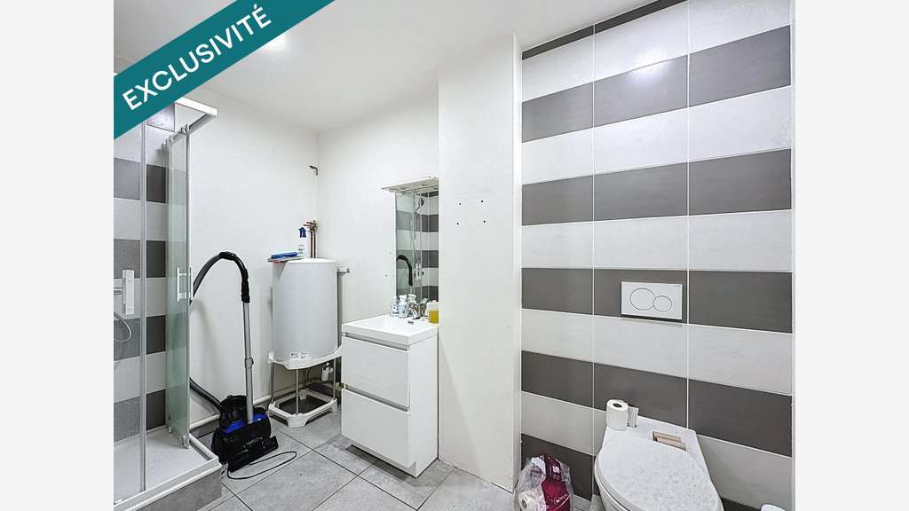 AV local commercial de 220m² à Bourgoin-Jallieu