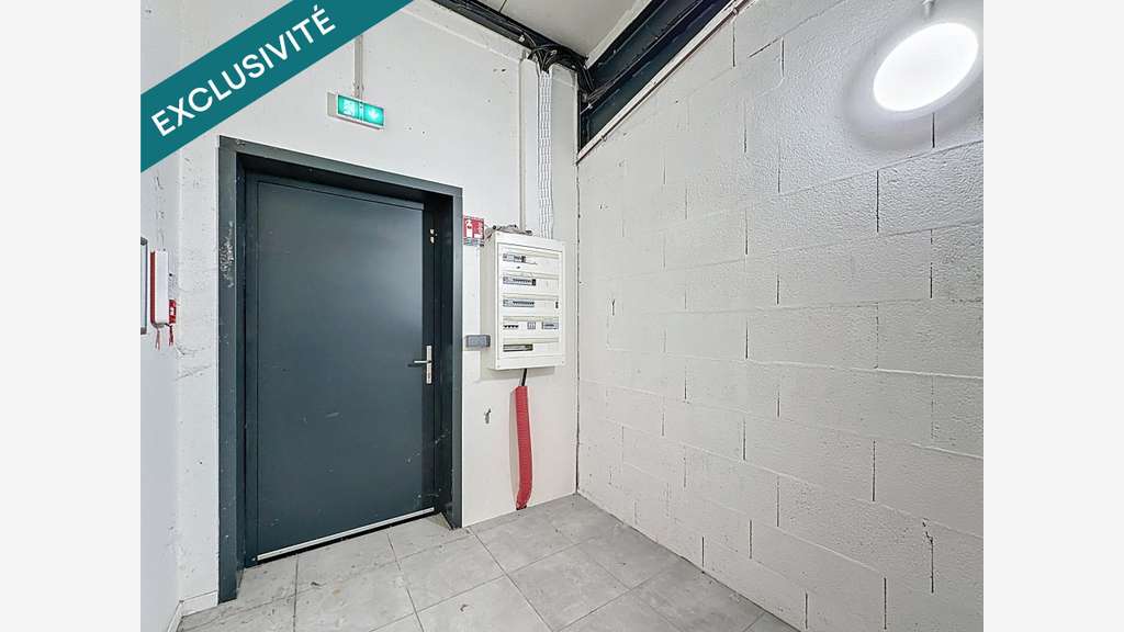 AV local commercial de 220m² à Bourgoin-Jallieu