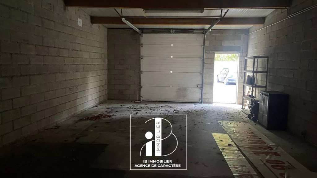 Local commercial 430m² à 10 mns de Fontainebleau