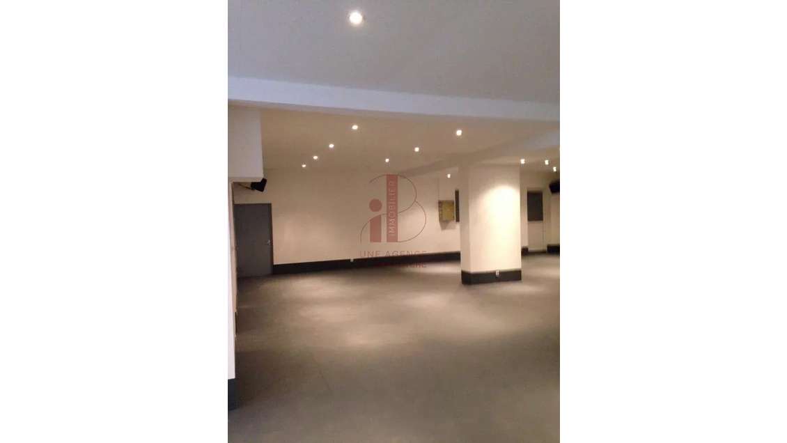 Local commercial 430m² à 10 mns de Fontainebleau