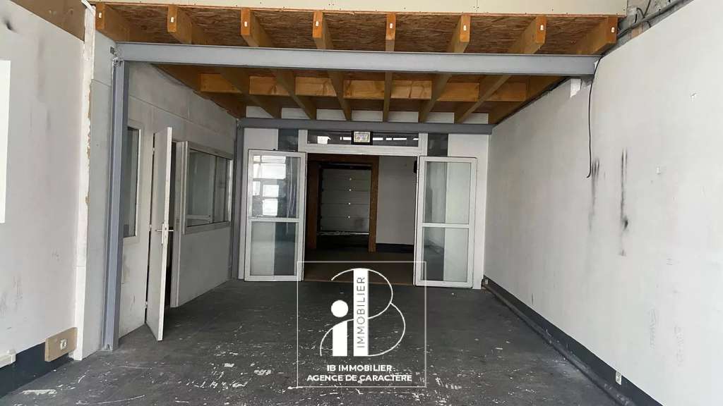Local commercial 430m² à 10 mns de Fontainebleau