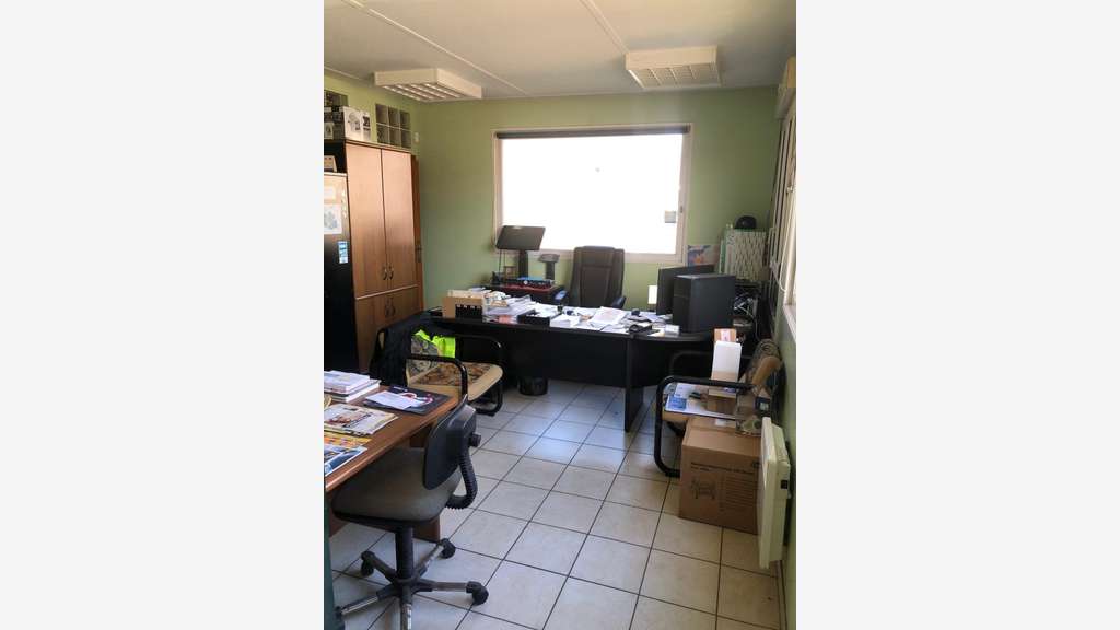 AV ensemble immobilier 7000m² idéal garage Bourth