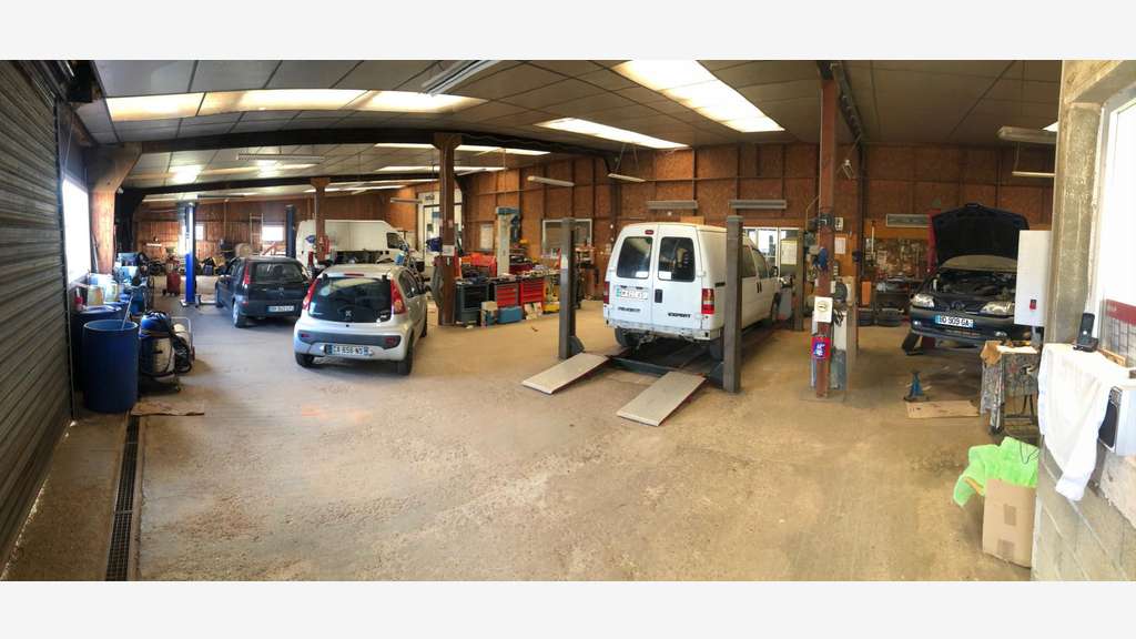 AV ensemble immobilier 7000m² idéal garage Bourth