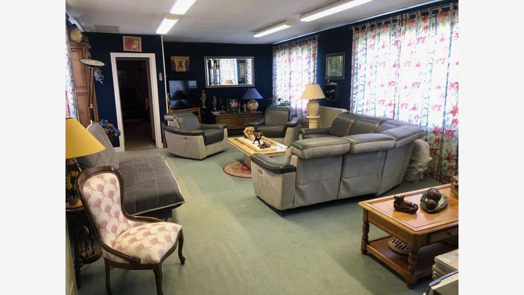 AV ensemble immobilier 7000m² idéal garage Bourth