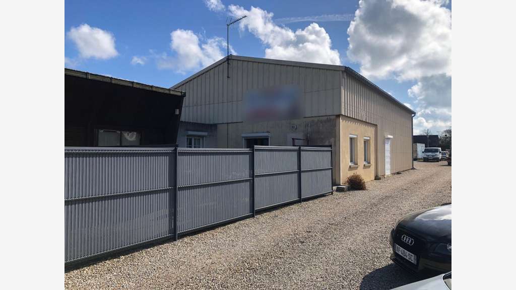 AV ensemble immobilier 7000m² idéal garage Bourth