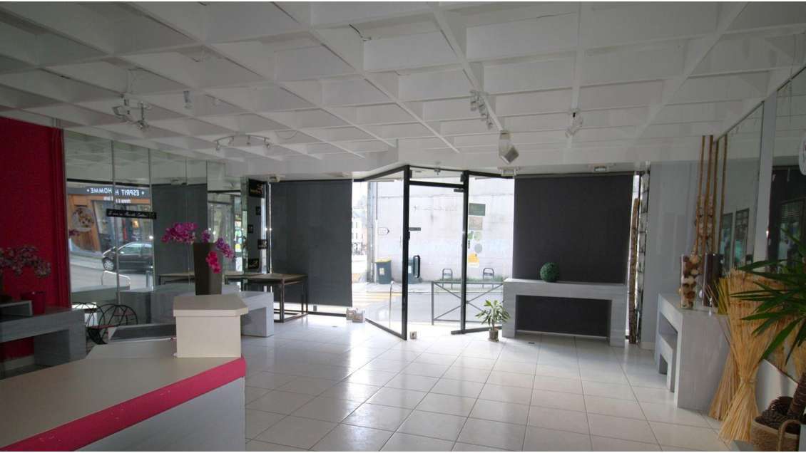 Location local commercial 105m² centre Hennebont