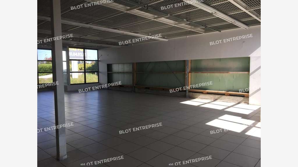 Vente locaux commerciaux 1400m² à Brest Kergaradec