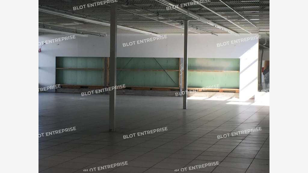 Vente locaux commerciaux 1400m² à Brest Kergaradec