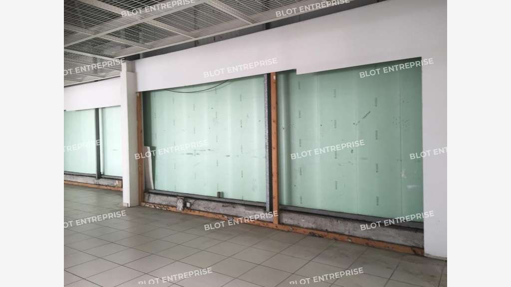 Vente locaux commerciaux 1400m² à Brest Kergaradec
