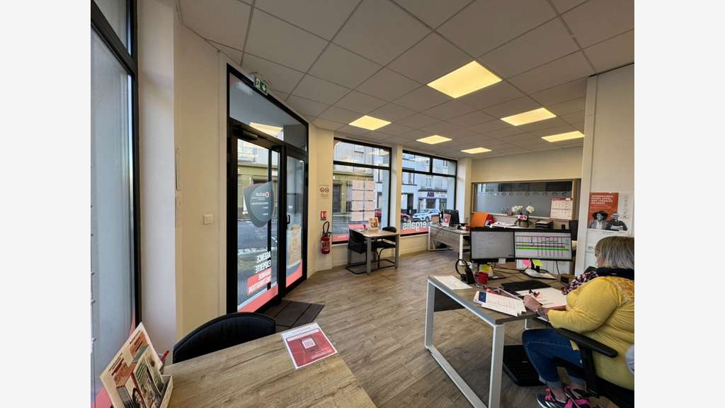 AV local commercial 73m² emplacement N°1 à Brest