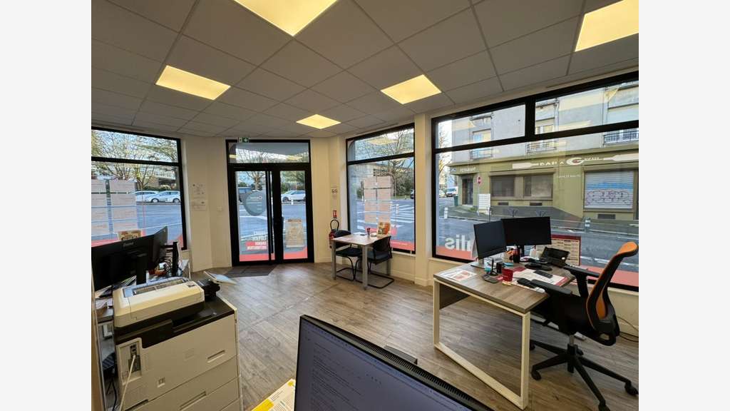 AV local commercial 73m² emplacement N°1 à Brest