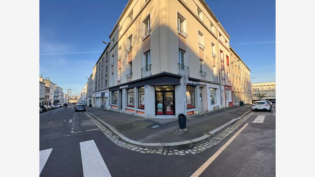 AV local commercial 73m² emplacement N°1 à Brest