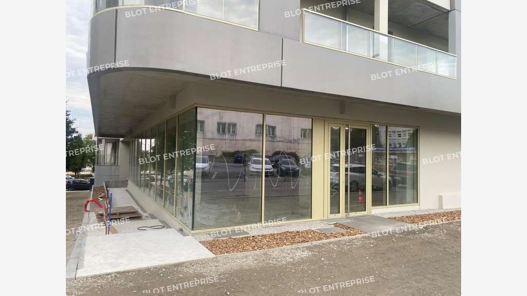 À VENDRE - LOCAL COMMERCIAL- 149 m² - BERST