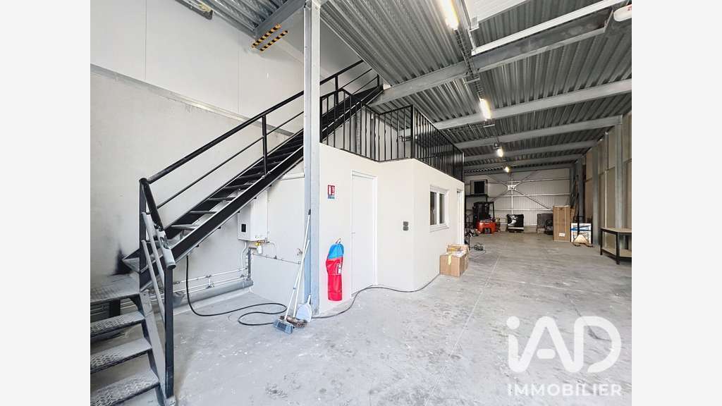 Cède local d'activité de 260m² à Brie-Comte-Robert