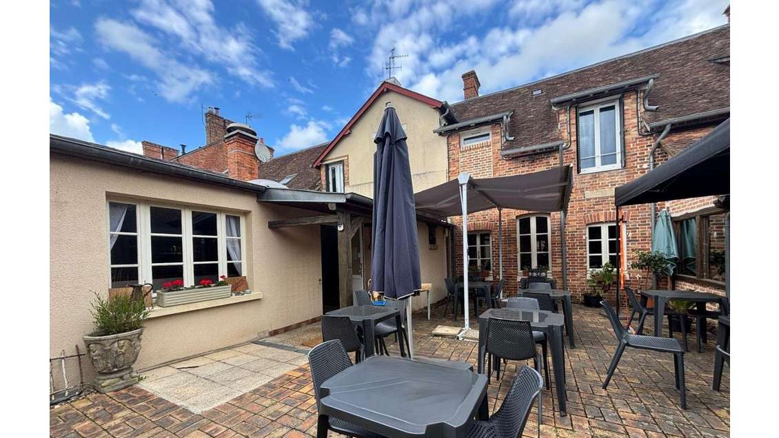 Vente murs commerciaux 1000m² en Sologne à Brinon