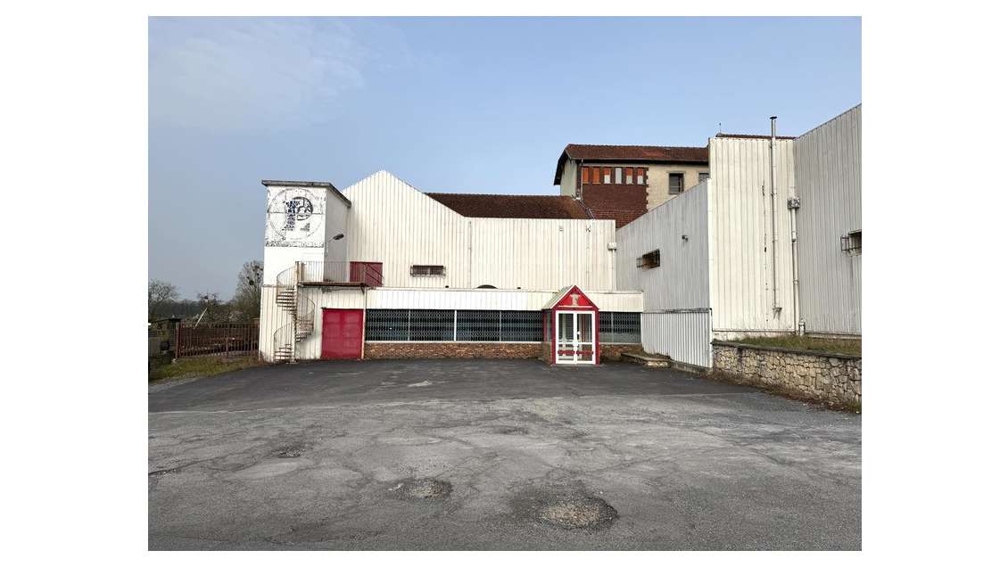 Bâtiment 773m² à vendre à Buire