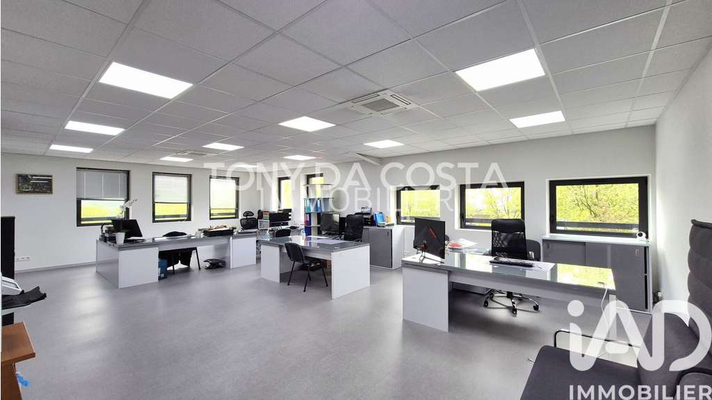 Vente local commercial 102m² à Bussy-Saint-Georges
