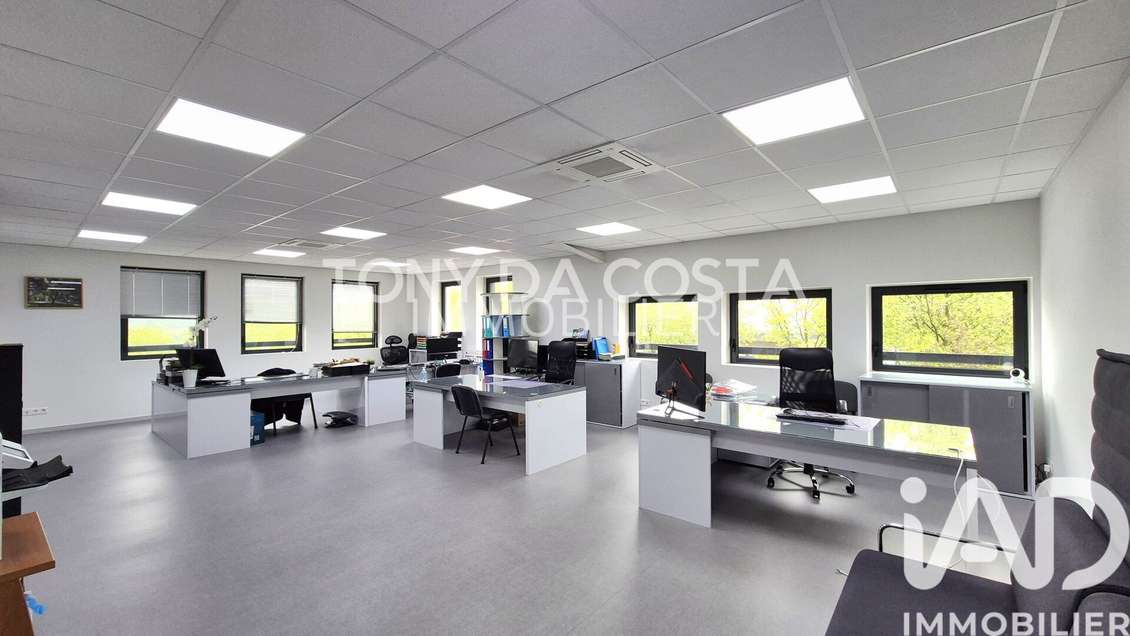 Vente local commercial 102m² à Bussy-Saint-Georges