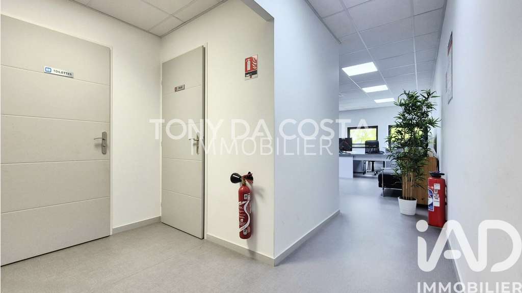 Vente local commercial 102m² à Bussy-Saint-Georges