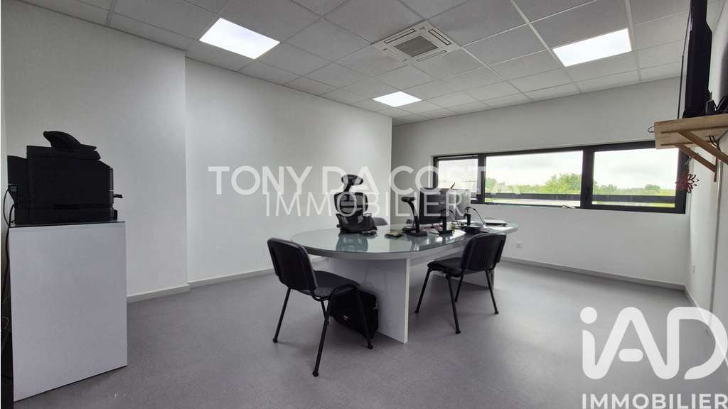 Vente local commercial 102m² à Bussy-Saint-Georges