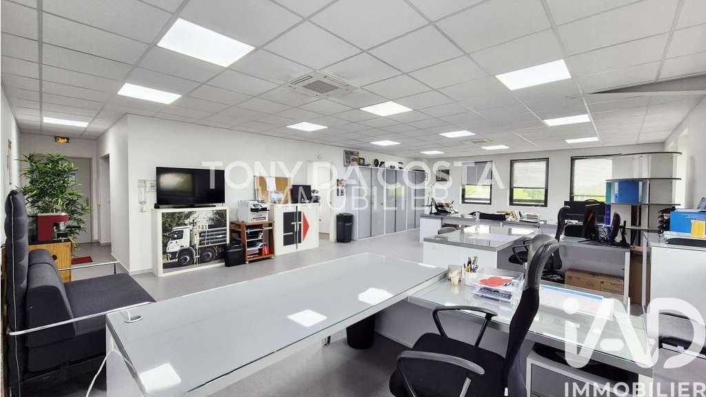 Vente local commercial 102m² à Bussy-Saint-Georges