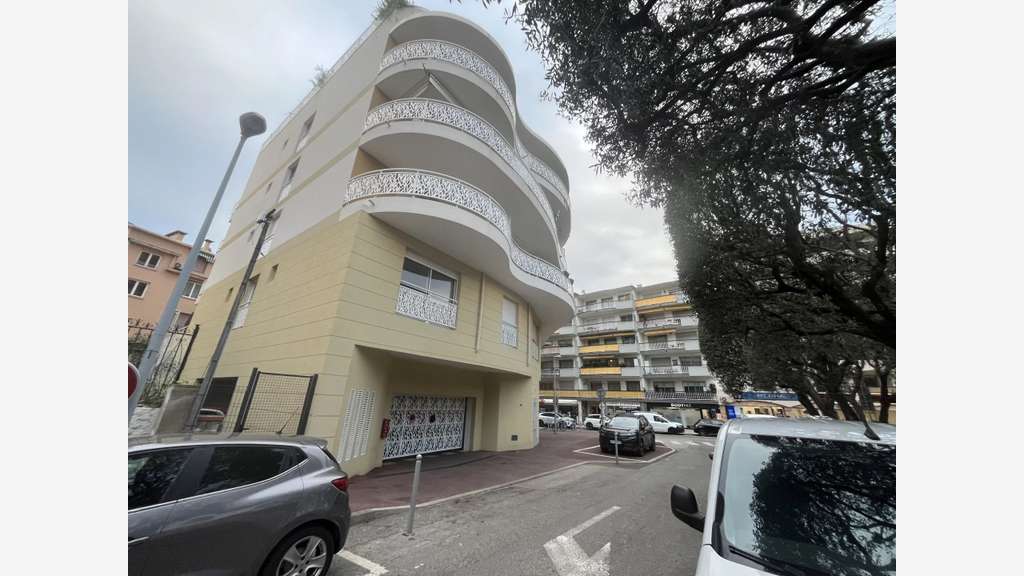 A vendre murs commerciaux 150m² à Cagnes sur Mer