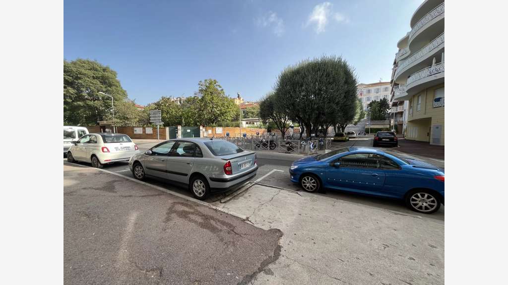 A vendre murs commerciaux 150m² à Cagnes sur Mer