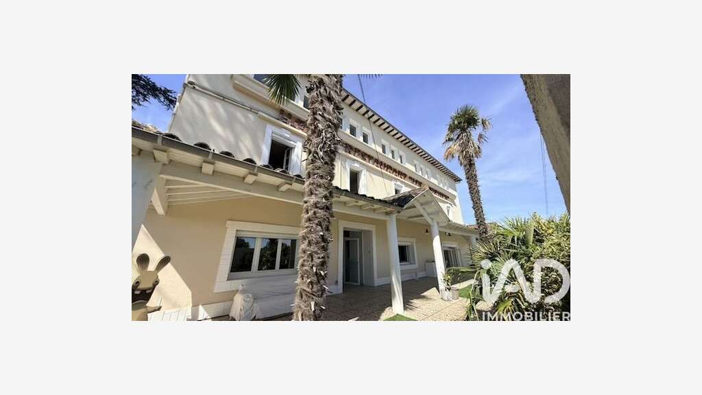 Vente bâtiment 1200m² sur 3 niveaux à Calignac