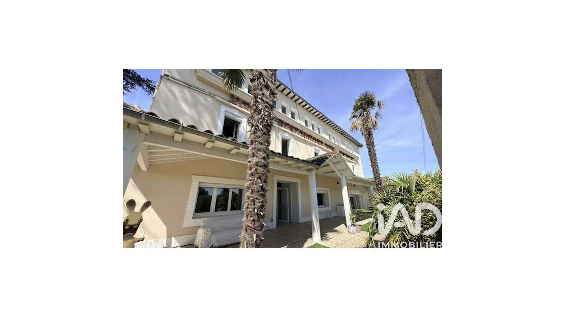 Vente bâtiment 1200m² sur 3 niveaux à Calignac