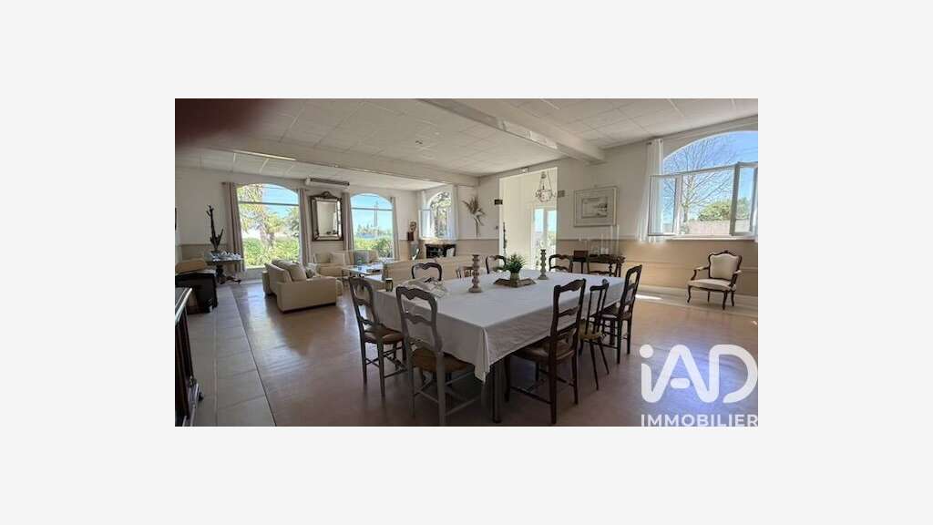 Vente bâtiment 1200m² sur 3 niveaux à Calignac