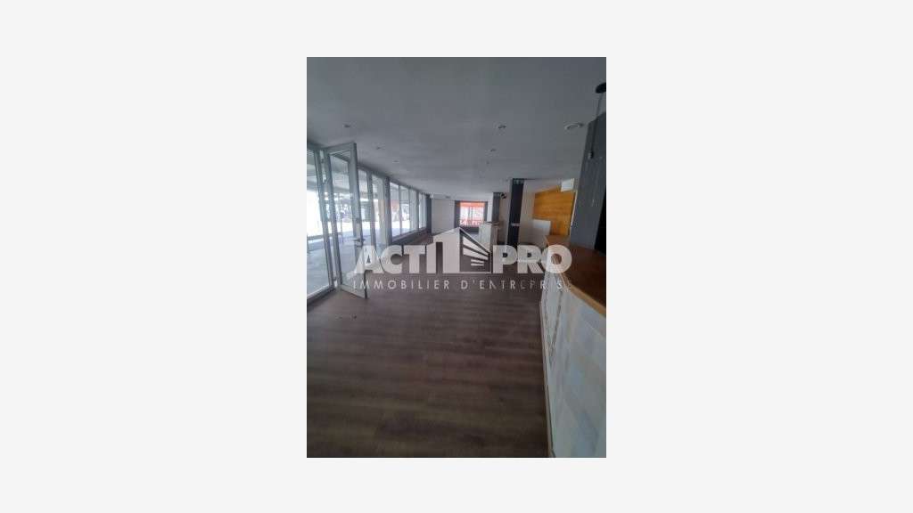 Vente locaux 149m² rue commerçante à Canet Plage