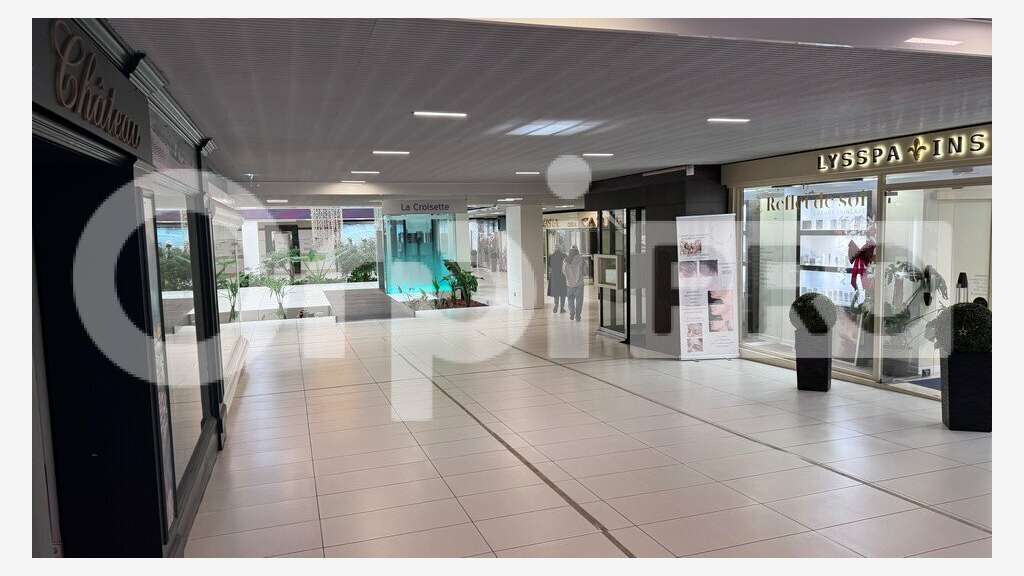 Vente local commercial 57m² à Cannes centre