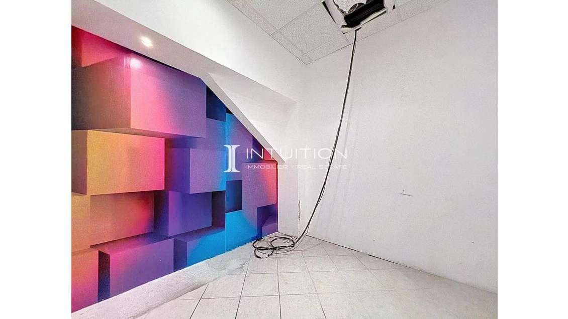 Vente murs commerciaux 82m² à Cannes centre