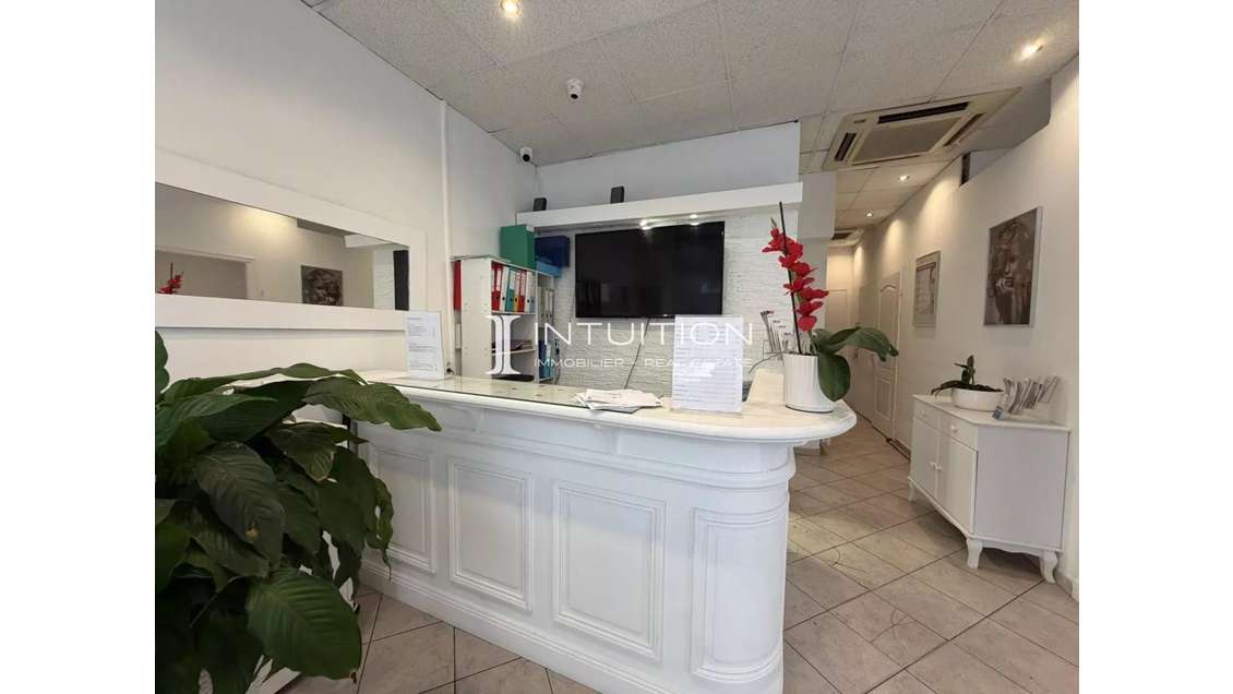 Vente murs commerciaux 82m² à Cannes centre