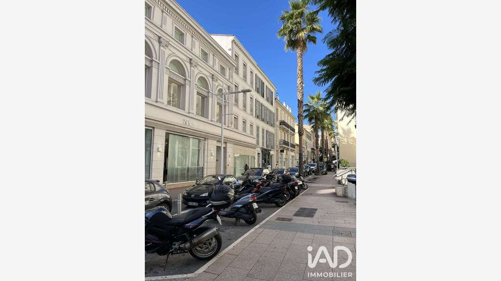 Vente local commercial rénové 38m² centre Cannes 