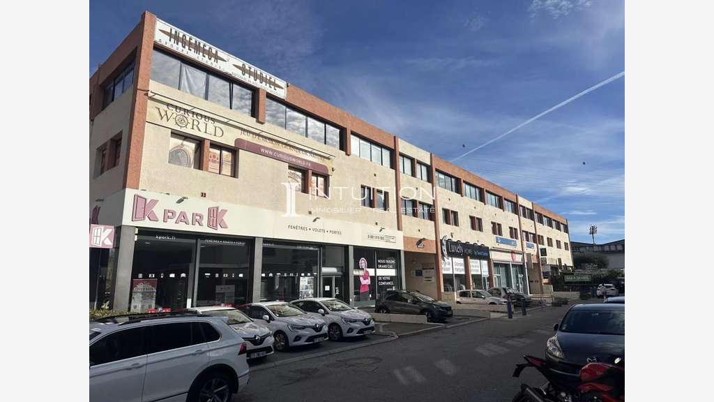 Local de 78m² à vendre à Cannes ZI Les Tourrades