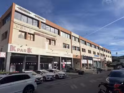 Local de 78m² à vendre à Cannes ZI Les Tourrades