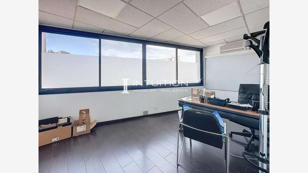 Local de 78m² à vendre à Cannes ZI Les Tourrades