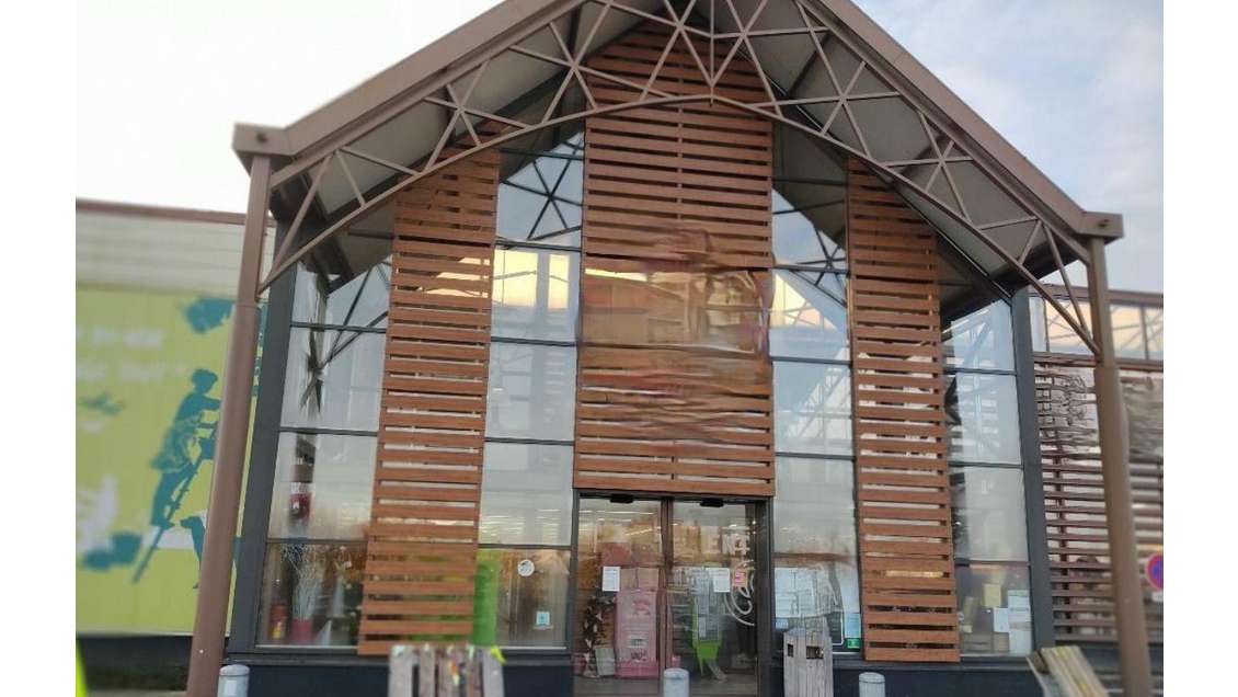 Vente murs jardinerie 6250m² à Cappelle La Grande