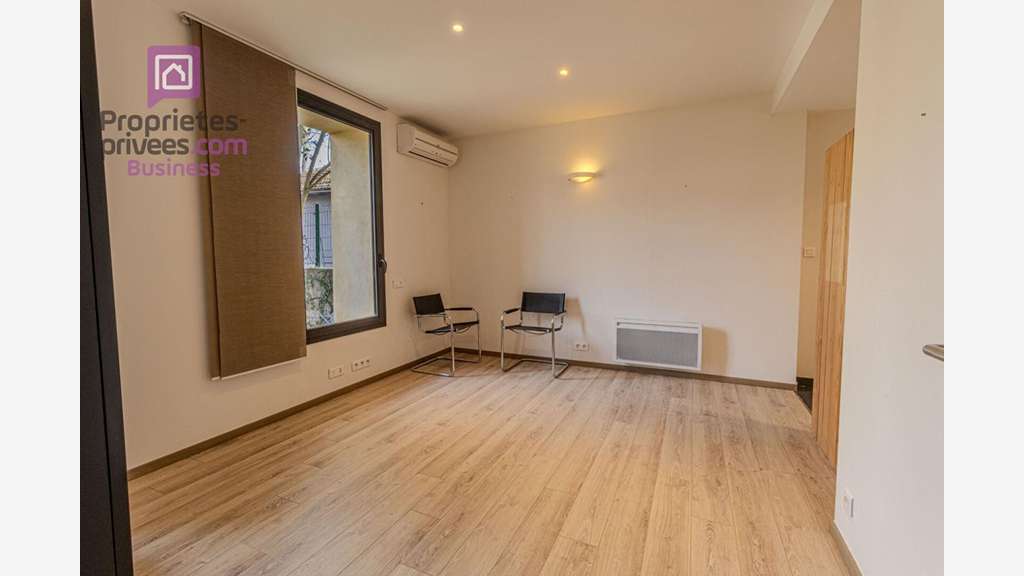 AV murs profession libérale 79m² à Carpentras 