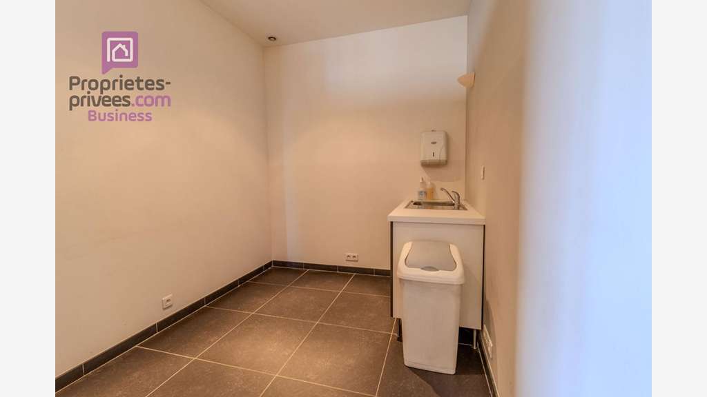 AV murs profession libérale 79m² à Carpentras 